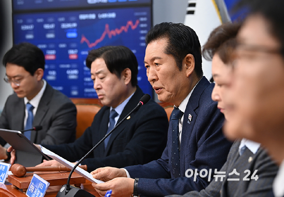 정청래 더불어민주당 대표가 2일 서울 여의도 국회에서 열린 최고위원회의에서 발언하고 있다. [사진=곽영래 기자]