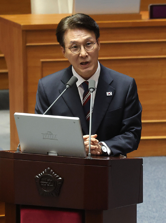 김민석 국무총리가 18일 교육·사회·문화 분야 대정부질문이 열린 국회 본회의장에서 국민의힘 나경원 의원의 질문에 답하고 있다. 2025.9.18 [사진=연합뉴스]