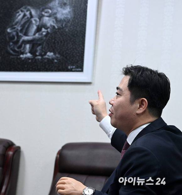 지성호 국민의힘 의원이 19일 오전 서울 여의도 국회 의원회관에서 아이뉴스24와 인터뷰를 하고 있다. [사진=김성진 기자]