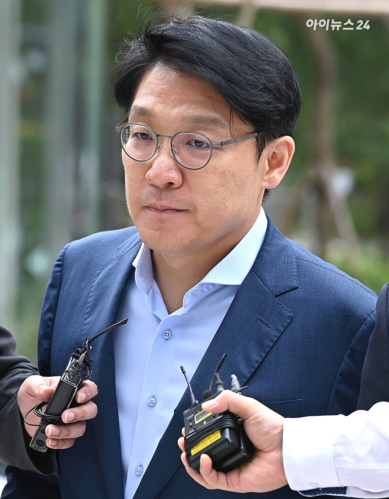 '공천개입 의혹' 김상민 전 부장검사가 9일 오전 서울 종로구에 마련된 김건희 특검팀(특별검사 민중기) 사무실로 조사를 받기 위해 출석하고 있다. [사진=곽영래 기자]
