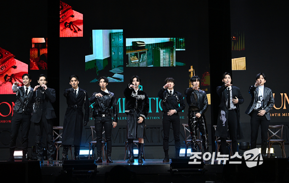 그룹 에스에프나인(SF9)이 22일 오후 서울 광진구 예스24라이브홀에서 열린 SF9 열 번째 미니앨범 '루미네이션(RUMINATION)' 발매 쇼케이스에서 인사를 하고 있다. [사진=정소희 기자]