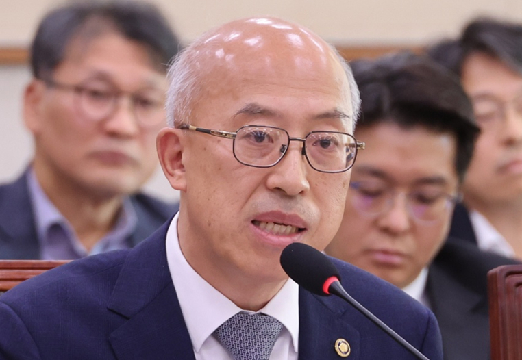 조원철 법제처장이 지난해 10월 24일 서울 여의도 국회 법제사법위원회에서 열린 법제처에 대한 국정감사에서 위원 질의에 답하고 있다. 2025.10.24 [사진=연합뉴스]
