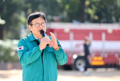 도성훈 인천광역시교육감이 2일 만성중학교에서 열린 재난대응 안전한국훈련에 참관해 인사말을 하고있다. [사진=인천시교육청]