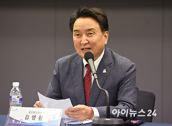 김영환 충북도지사가 4일 오전 서울 중구 한국프레스센터에서 열린 '2025 제천국제한방천연물산업엑스포' 기자 간담회에서 발언하고 있다. [사진=곽영래 기자]
