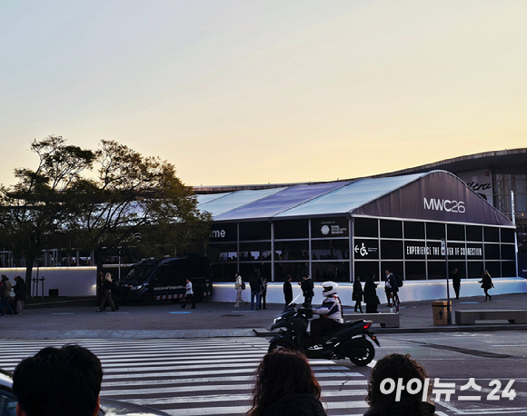 세계 최대 이동통신 박람회 모바일월드콩그레스(MWC) 2026이 열린 스페인 바르셀로나 피아 그란비아(Fira Gran Via) 전시장 입구 모습. [사진=안세준 기자]