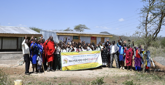 BBQ가 본사와 가맹점의 참여형 사회공헌활동인 '아이러브아프리카'를 통해 누적 기부액 26억원을 지원했다. [사진=BBQ]
