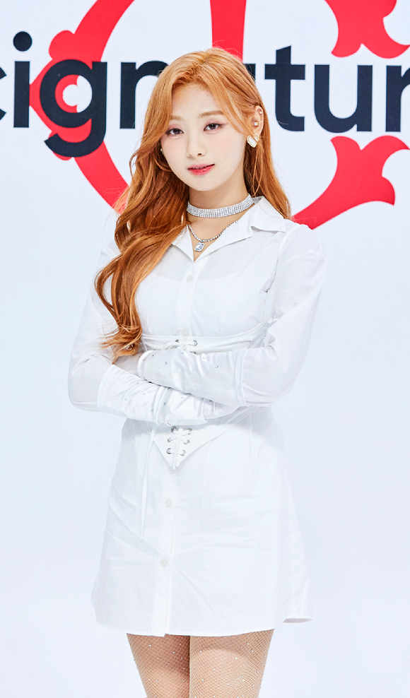 그룹 시그니처 벨이 30일 온라인으로 진행된 시그니처(cignature) 두 번째 EP 앨범 'Dear Diary Moment' 발매 기념 쇼케이스에 참석해 포토타임을 갖고 있다. [사진=J9엔터테인먼트]