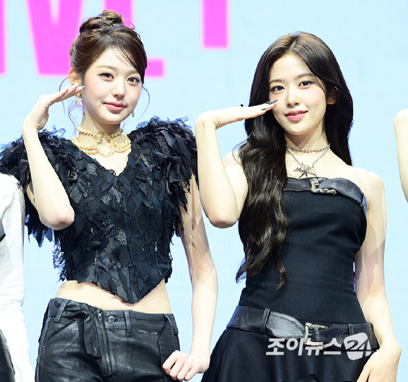 그룹 아이브가 23일 오후 서울 광진구 광장동 예스24라이브홀에서 열린 아이브(IVE) 정규 2집 '리바이브 플러스'(REVIVE+) 발매 기념 쇼케이스에 참석하고 있다. [사진=정소희 기자]