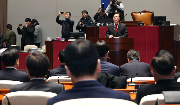 국민의힘 송언석 원내대표가 2일 국회 예결위회의장에서 열린 의원총회에서 현안과 관련한 설명을 하고 있다. 2026.2.2 [사진=연합뉴스]