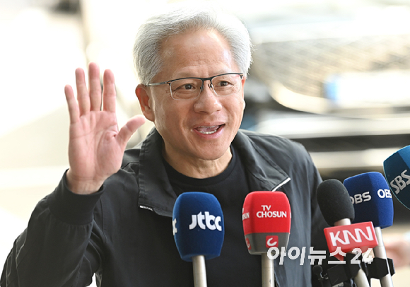 엔비디아, '삼성 생산' 추론칩 '그록3' 양산 돌입…네비우스 첫 고객