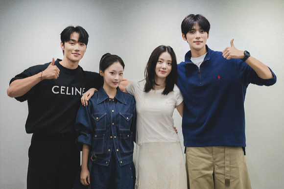 문상민, 신시아, 이민재, 최희진이 넷플릭스 시리즈 '담을 넘지 마시오'에 출연한다. [사진=넷플릭스 ]