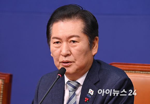 정청래 더불어민주당 대표가 19일 서울 여의도 국회에서 열린 최고위원회의에서 발언하고 있다. [사진=곽영래 기자]