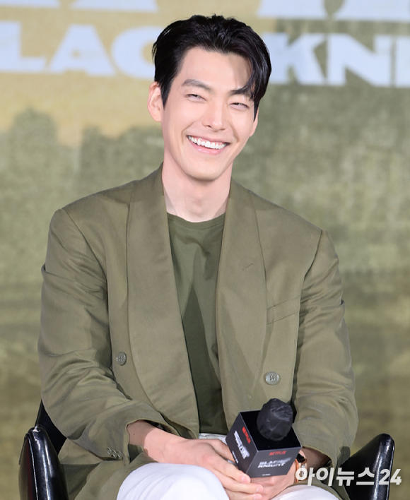 배우 김우빈이 지난 6월 10일 오전 서울 영등포구 문래동 프로보크 서울에서 열린 넷플릭스 오리지널 '택배기사' 제작발표회에 참석하고 있다. [사진=정소희 기자]