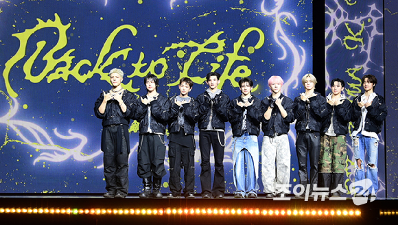 그룹 앤팀이 28일 오후 서울 용산구 한남동 블루스퀘어에서 열린 &TEAM(앤팀) 한국 데뷔 앨범 미니 1집 'Back to Life'(백 투 라이프)발매 기념 쇼케이스에 참석하고 있다. [사진=정소희 기자]