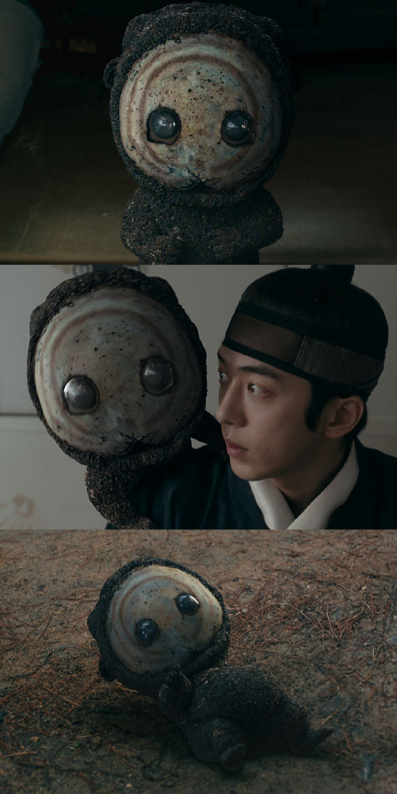 '동궁' 꺼먹살이와 남주혁 [사진=넷플릭스]
