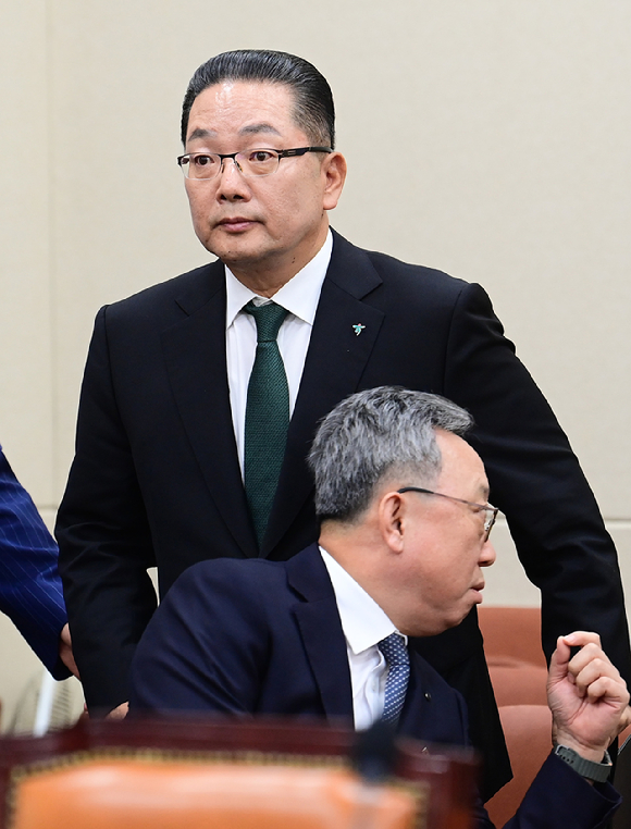 이호성 하나은행장이 19일 오후 서울 여의도 국회에서 진행된 정무위원회 금융감독원 등 국정감사에 증인으로 출석하고 있다. [사진=정소희 기자]