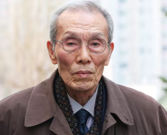 여성을 강제 추행한 혐의로 기소된 배우 오영수 씨가 지난해 3월 15일 경기도 성남시 수원지방법원 성남지원에서 열린 1심 선고공판에 출석하고 있다. [사진=연합뉴스]