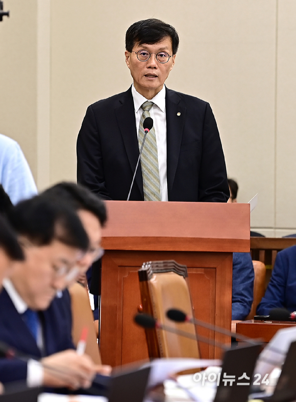 이창용 한국은행 총재가 9일 오전 서울 여의도 국회에서 열린 기획재정위원회 전체회의에서 업무보고를 하고 있다. [사진=곽영래 기자]