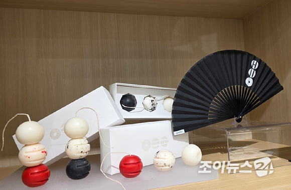 12일 부산시 해운대구 해운대 해수욕장에서 열린 'BTS 더 시티 아리랑 부산' 오프라인 액티비티 '러브 송 라운지', '러브 쿼터' 현장 이미지. [사진=정지원 기자]