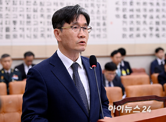 오동운 고위공직자범죄수사처장이 24일 서울 여의도 국회 법제사법위원회에서 열린 공수처에 대한 국정감사에서 업무보고를 하고 있다. [사진=곽영래 기자]