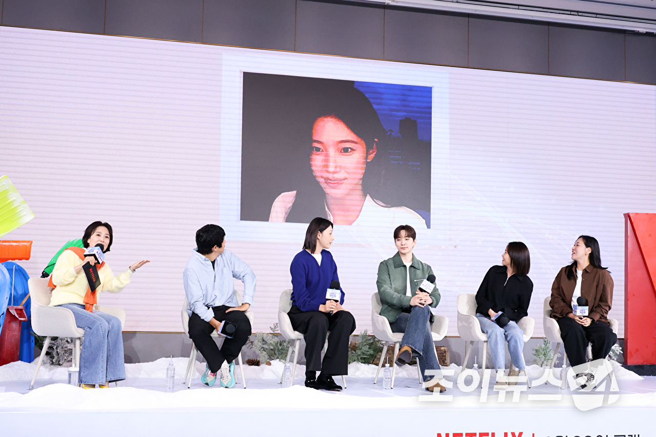 만화가 기안84, 전 배구선수 김연경, 배우 이준호 그리고 화상으로 참여한 그룹 르세라핌 카즈하가 22일 오전 서울 마포구 호텔 나루 서울 엠갤러리에서 진행된 넷플릭스 예능 '대환장 기안장 시즌2' 제작발표회에서 소감을 말하고 있다. [사진=문수지 기자]