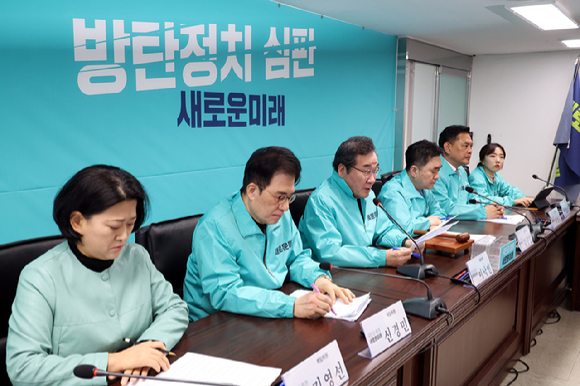 이낙연 새로운미래 공동대표가 6일 오전 서울 여의도 새로운미래 중앙당사에서 열린 책임위원회의에서 발언하고 있다. [사진=뉴시스]