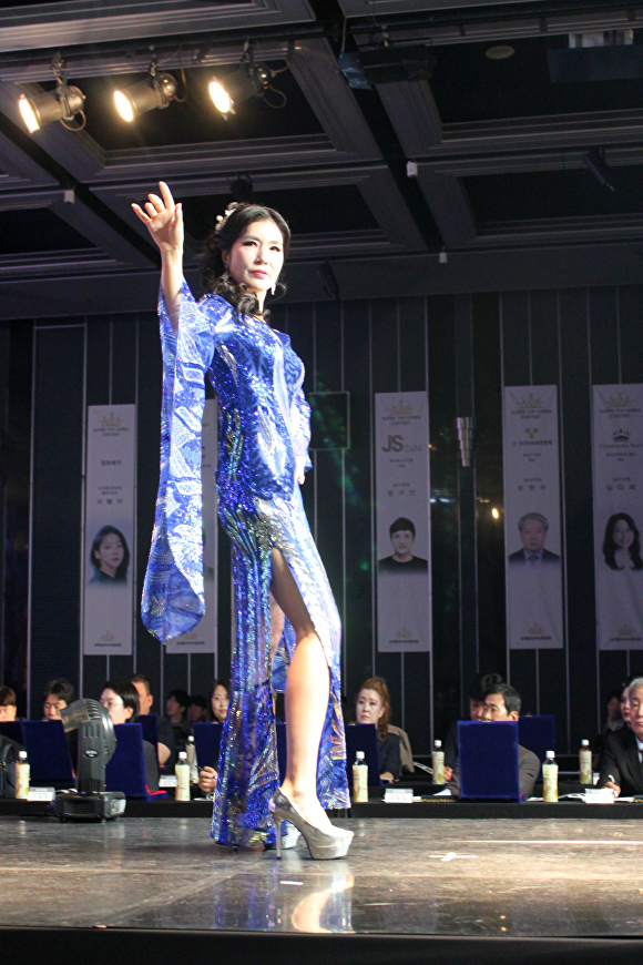 [포토] 슈퍼탑코리아 선발대회에 출전한 15번 윤정화의 포즈