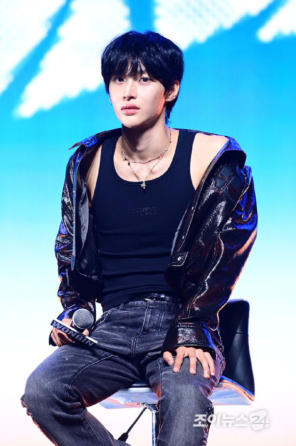 그룹 라이즈(RIIZE) 원빈이 27일 오후 서울 한남동 블루스퀘어 마스터카드홀에서 진행된 첫 미니앨범 '라이징(RIIZING)' 프레스 프리미어 행사에 참석하고 있다. [사진=정소희 기자]