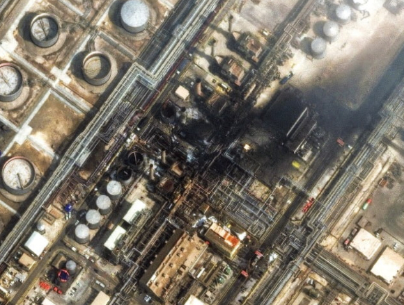 이란으로부터 공격받은 UAE 샤르자. [사진=AP/연합뉴스]