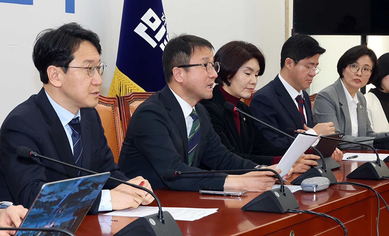 더불어민주당 한병도 원내대표가 12일 국회에서 열린 정책조정회의에서 발언하고 있다. 2026.3.12 [사진=연합뉴스]