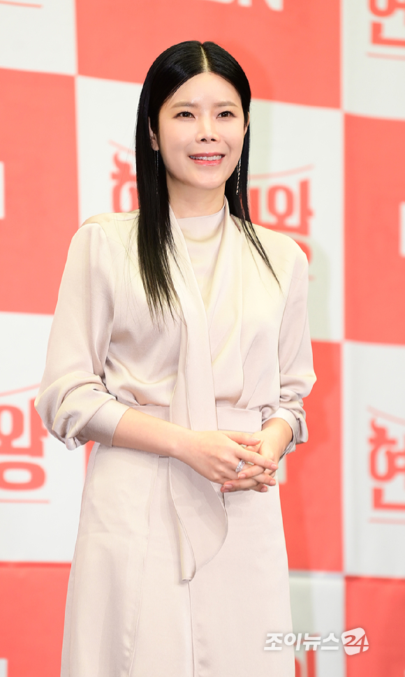 가수 린이 26일 오후 서울 마포구 상암동 스탠포드호텔에서 열린 MBN 서바이벌 예능 '현역가왕' 기자간담회에 참석하고 있다. [사진=정소희 기자]