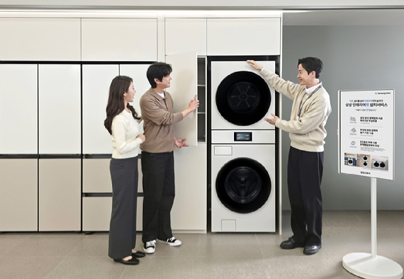 삼성전자가 고객에 새롭게 구매하거나 보유한 가전에 맞춰 기존 가구장 철거부터 시공, 제품 설치까지 한번에 제공하는 '삼성 인테리어핏 설치서비스'를 운영한다. [사진=삼성전자]