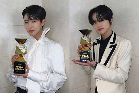 NCT 런쥔 천러 쿤 샤오쥔이 26일 중국 베이징에서 열린 '웨이보 뮤직 어워즈 2023 (WEIBO MUSIC AWARDS 2023)' 수상 후 포즈를 취하고 있다. [사진=SM엔터테인먼트]