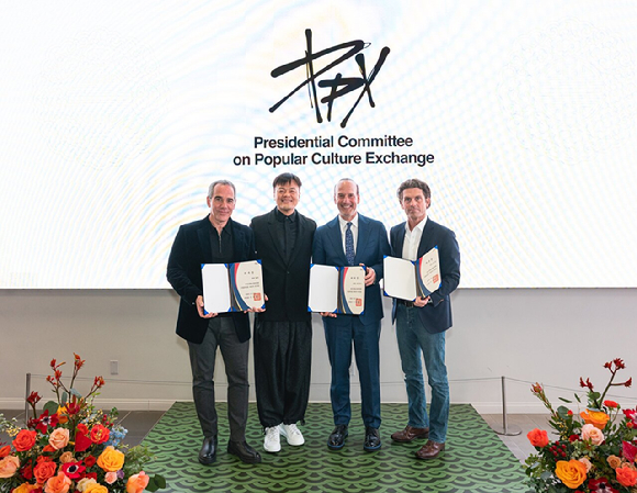 이재명 대통령이 글로벌 문화산업을 이끌어 온 해외 전문가 5명을 대중문화교류위원회 특별위원으로 위촉했다고 30일 밝혔다. [사진=이재명 대통령 엑스]