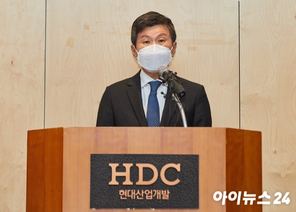 정몽규 HDC그룹 회장이 17일 회장직에서 물러났다. [사진=HDC현산]