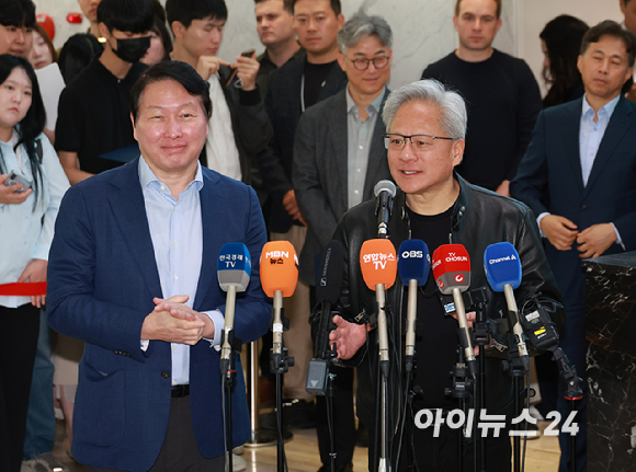 젠슨 황 "SK하이닉스는 최대 메모리 파트너"…공동설계 공식화