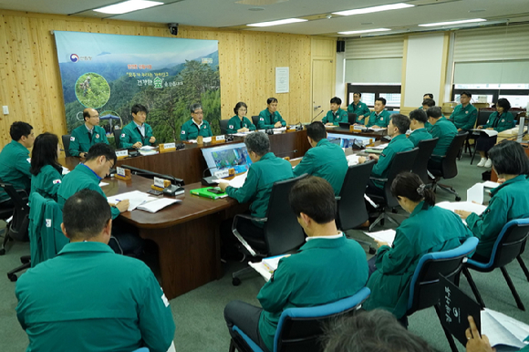 산림청은 임상섭 산림청장이 주관한 산림사업장 온열질환 예방 대책 회의를 2일 진행했다. [사진=산림청]