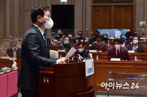 송영길 더불어민주당 대표가 21일 서울 여의도 국회 본관 예결위회의장에서 열린 의원총회에서 발언을 하고 있다. [사진=김성진 기자]