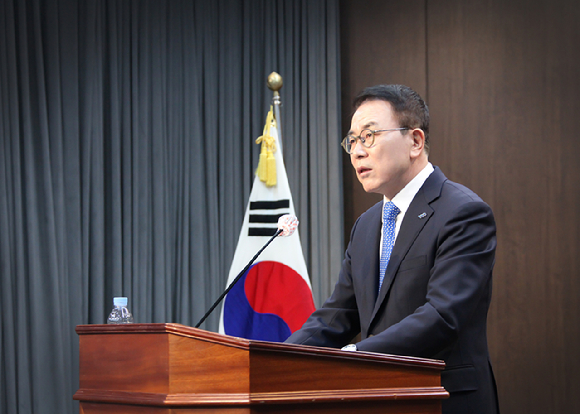 조용병 은행연합회장이 1일 서울 중구 은행 회관 2층 회의실에서 취임사를 낭독하고 있다. [사진=은행연합회]