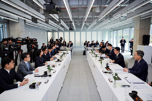 정부, 신산업 규제합리화 1호 로드맵 발표…"AI 기업 현장 애로 해소"
