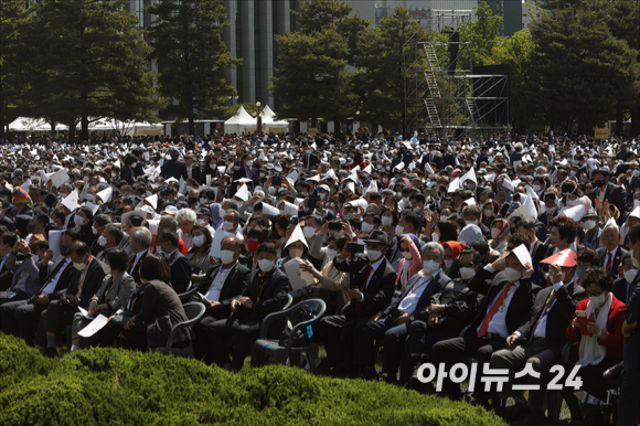 10일 오전 서울 여의도 국회에서 열린 윤석열 제20대 대통령 취임식에 참석자들이 자리에 앉아 취임식 시작을 기다리고 있다. [사진=국회사진취재단]