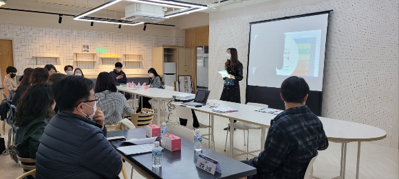 인천광역시교육청이 '2023 미래교실 선정교 사전 컨설팅'을 실시하고 있는 모습. [사진=인천시교육청]