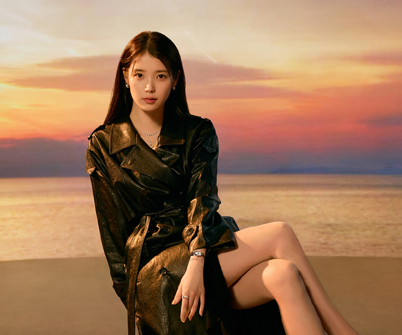 가수 겸 배우 아이유가 제이에스티나 광고를 공개했다. [사진=제이에스티나 ]