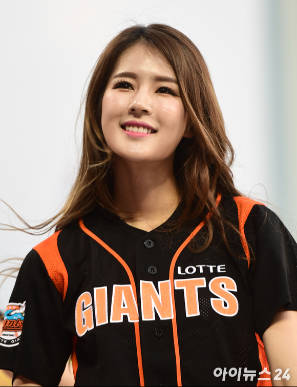  롯데 자이언츠는 오는 10월 2일 열리는 NC 다이노스와 홈 경기를 통해 바이아우어 매치데이를 개최한다. 박기량 롯데 자이언츠 응원단 치어리더 팀장은 이날 매치데이 선정사인 바이아우어에서 모델로도 활동하고 있다. [사진=정소희 기자]