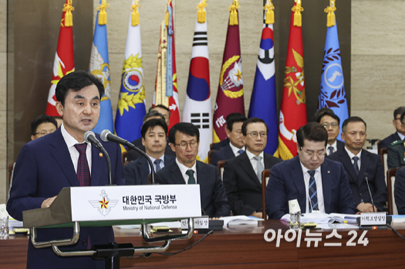 안규백 국방부 장관이 13일 오전 서울 용산구 국방부 청사에서 열린 국방부 국정감사에서 업무보고를 하고 있다. [사진=국회사진기자단]
