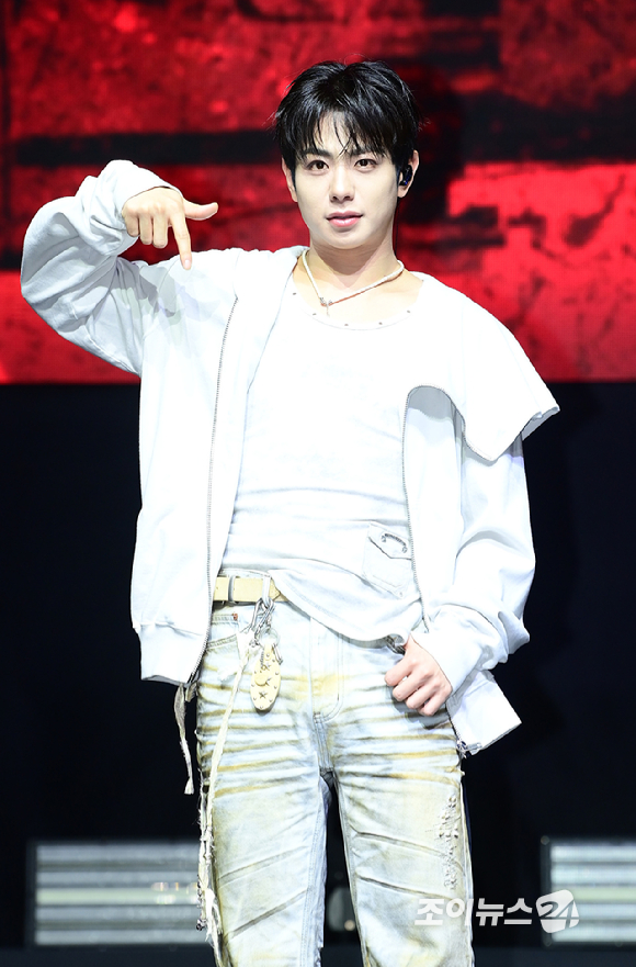 그룹 이븐 케이타가 20일 서울 영등포구 명화아트홀에서 열린 이븐(EVNNE) 첫 싱글 '뱉어 (Backtalk)' 컴백 쇼케이스에 참석하고 있다. [사진=정소희 기자]