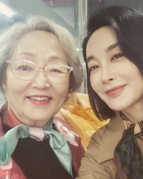 김혜은이 김영옥과 함께 찍은 사진을 게재했다. [사진=김혜은 인스타그램]