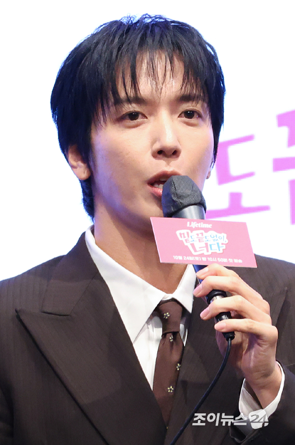그룹 씨엔블루 정용화가 19일 오후 서울 구로구 더세인트에서 진행된 라이프타임 새 토일드라마 '밑도 끝도 없이, 너다' 제작발표회에 참석해 소감을 말하고 있다. [사진=문수지 기자]