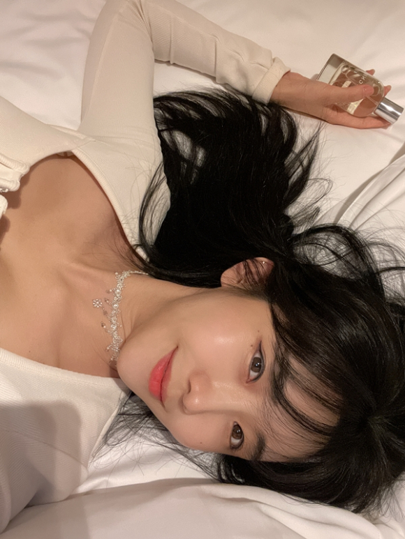 [오늘가요] &apos;미스트롯&apos; 출신 하유비, 신곡 &apos;들어와&apos; 발매⋯흥겨운 직진송