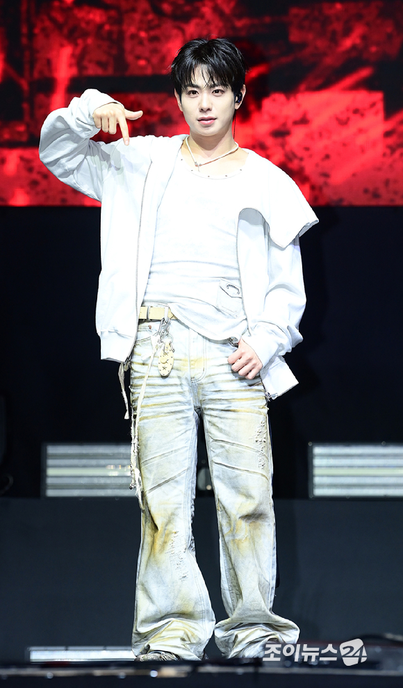 그룹 이븐 케이타가 20일 서울 영등포구 명화아트홀에서 열린 이븐(EVNNE) 첫 싱글 '뱉어 (Backtalk)' 컴백 쇼케이스에 참석하고 있다. [사진=정소희 기자]